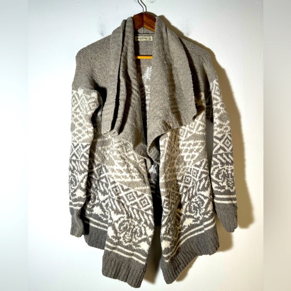 Abercrombie & Fitch Cozy Gray and Cream Women's Sweater - Picture 2 of 5